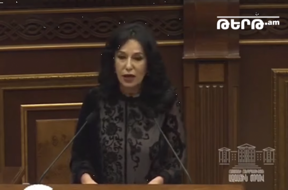 Քիչ առաջ Սոթքի  հանքի աշխատակիցներն ինձ, ասացին, որ մենք սարսափի մեջ այս պահին փորձում ենք իջեցնել տեխնիկան և փորձում ենք մարդկանց անվտանգ տեղափոխել. Նաիրա Զոհրաբյան