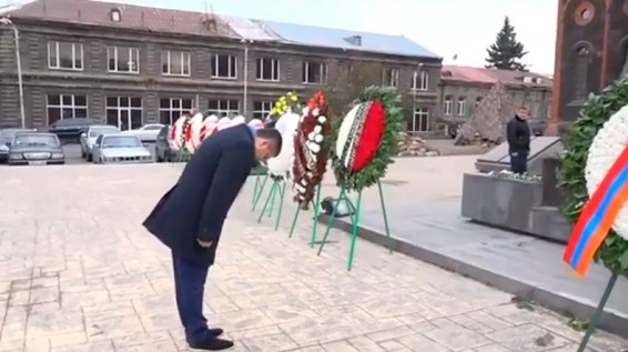 Արթուր Վանեցյանն այսօր կուսակից ընկերների ուղեկցությամբ այցելել է Գյումրի