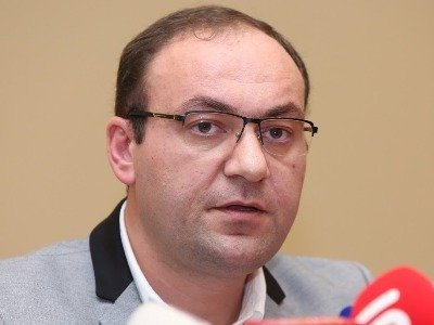 Առավոտից սկսած 10-նյակ ոստիկաններ ծառայությունից ազատվելու զեկուցագրեր են ներկայացնում, որոնք չեն ընդունվում. Բաբայան