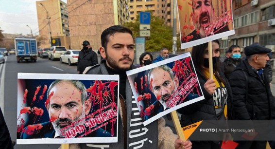 LIVE: В Ереване проходит акция протеста под названием «Марш достоинства» с требованием об отставке Пашиняна