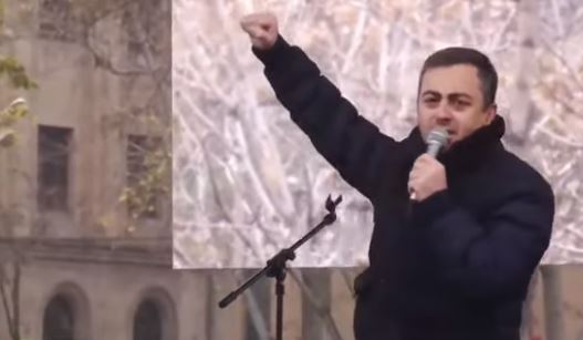 Часть участников митинга оппозиции окружила здание Правительства Армении