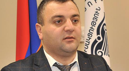 Արայիկի մտերիմ շրջապատից բացի՝ ոչ ոք պաշտոն չի ստանում, աշխատում են հին ձեռագրով. Դավիթ Գալստյանը՝ Արցախում ներքաղաքական իրավիճակի մասին