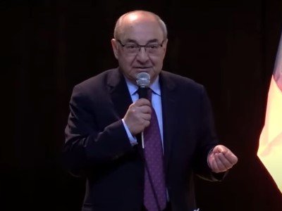 Հայաստանում տոտալ ոչնչացված է ցանկացած հեղինակութուն․ Վազգեն Մանուկյան