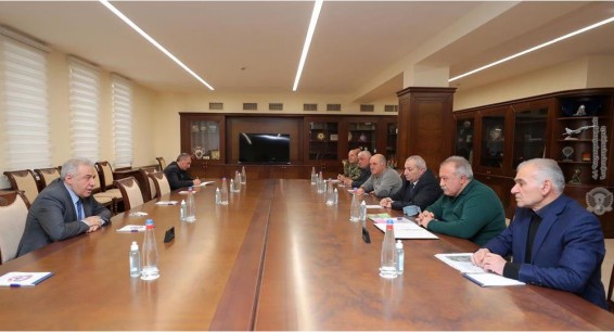 Вагаршак Арутюнян принял делегацию союза добровольцев 