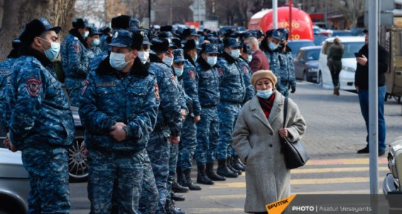 В центр Еревана стянуты полицейские силы