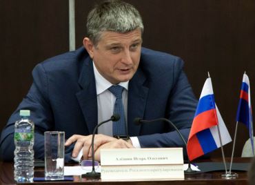 Кто «крышует» нелегальный рынок алкоголя в России?