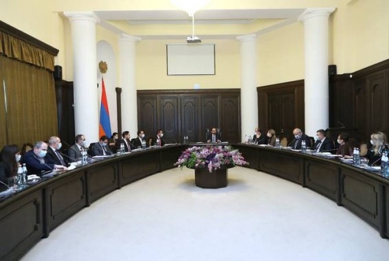 Տիգրան Ավինյանի գլխավորությամբ քննարկվել են «Մեկ պատուհանի» սկզբունքով քաղաքացիներին մատուցվող ծառայությունները    Сохранить