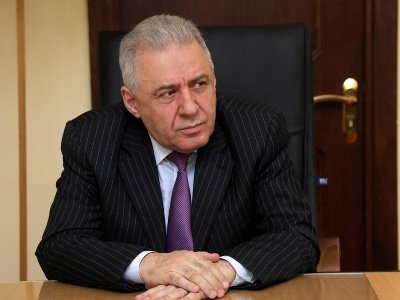 ՀՀ պաշտպանության նախարարը հանդիպել է ԶՈՒ ինժեներական զորքերի վարչության անձնակազմի հետ