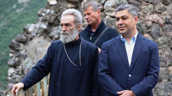 Արթուր Վանեցյանը շնորհավորել է Պարգև Սրբազանին
