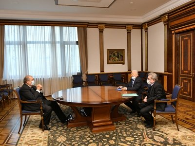 Արմեն Սարգսյանը ԳԱԱ նախագահի և փոխնախագահի հետ քննարկել է «Բարձրագույն կրթության և գիտության մասին» օրենսդրական փաթեթը