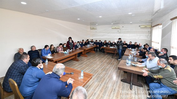 Երևանում Հադրութի և Քաշաթաղի շրջանների մի խումբ բնակիչներ կրկին հանդիպել են Արայիկ Հարությունյանին
