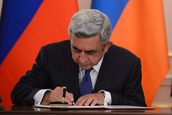 Photo. Սերժ Սարգսյանը հրամանագիր է ստորագրել