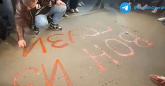 Познер покинул Тбилиси после акции протеста против его приезда