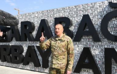 Алиев открыл в Баку «Парк военных трофеев»