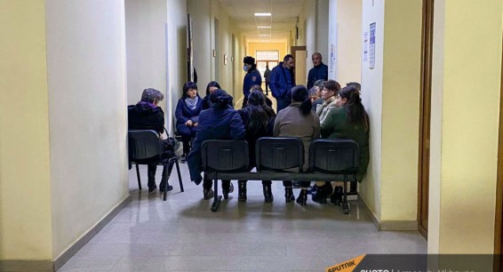 Родители военнопленных заблокировали входы в здание администрации Ширакской области