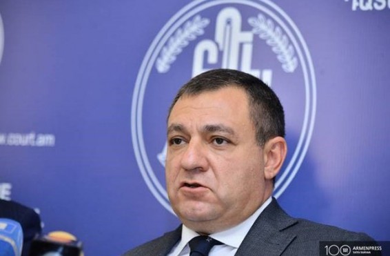 «Աշխատասենյակում եմ, հավաքում եմ այն անձնական իրերս, որոնք կասեցման ընթացքում կարող են ինձ պետք գալ». Ռուբեն Վարդազարյան