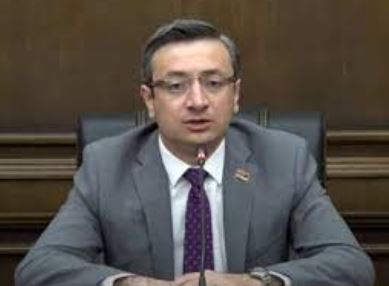 «Светлая Армения» о сокращении срока службы: Пашинян раздает обещания, которые не сможет выполнить