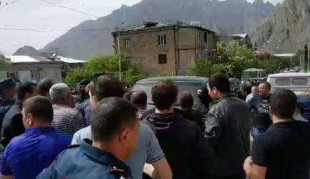 Пашинян не смог провести шествие в Мегри