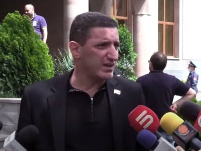 Նիկոլն ուզում էր Սյունիքի մարզը կոտրել, որ մյուսների դեպքում հեշտ լինի, բայց ինքը «դետսկի մատ» եղավ. Գեւորգ Պետրոսյան