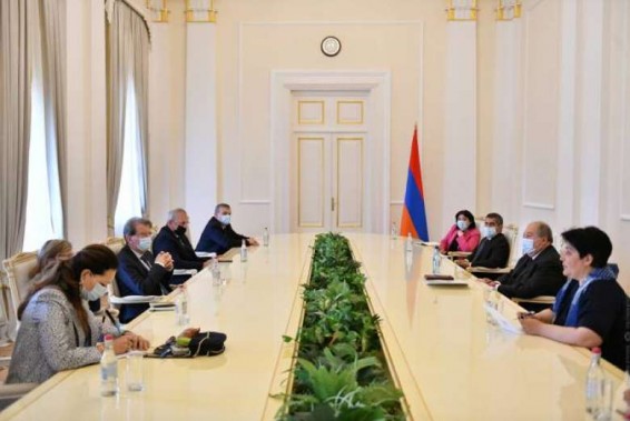 Արմեն Սարգսյանը հյուրընկալել է Ֆրանսիայի խորհրդարանական պատվիրակությանը