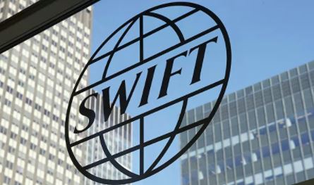 ЕП призвал отключить Россию от SWIFT в случае 