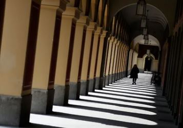Европа осторожно открывается