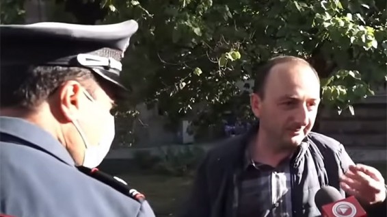 Пришедший с ослом к зданию НС Армении иджеванец отпущен на свободу