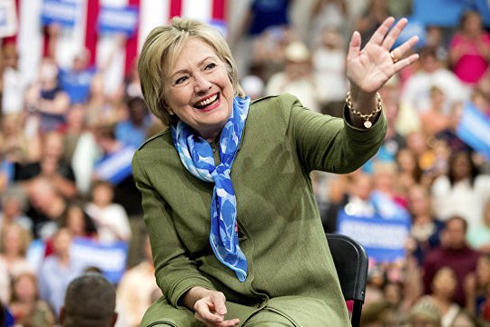 Քլինթոնը Թրամփին գերազանցում է 6%-ով, բայց նրա ժողովրդականությունը մեծ անկում է ապրում. հարցում