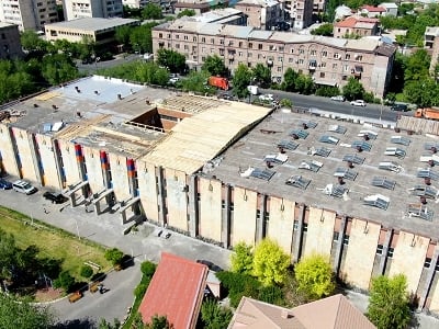«Նույնիսկ անձրևից 7-8 օր հետո տանիքում հավաքված ջուրը դեռ կաթում է». Շենգավիթի մարզադպրոցը նոր տանիք կունենա