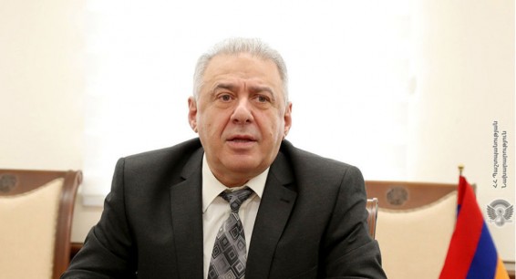 Арутюнян провел переговоры с Шойгу