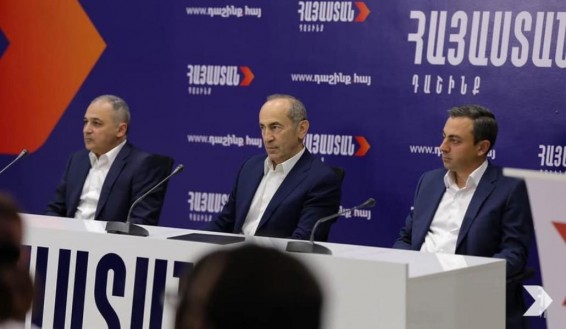 Այս պահին քննարկել դա որպես միջանցք, մեզ համար ձեռնտու չի. Ռոբերտ Քոչարյան