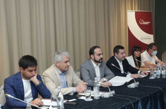 Տիգրան Ավինյանը Ծաղկաձորում գործարարների հետ մասնակցել է առանց փողկապների ձևաչափով հանդիպմանը