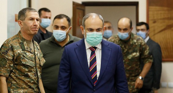 Пашинян обвинил в ситуации на границе бывшего главу Генштаба ВС Армении Оника Гаспаряна