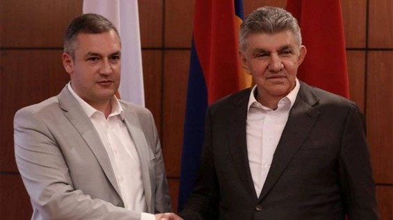 Բացի այն, որ դա տարրական այլանդակություն է, որն իրականացնում են դժկամ և վարկաբեկված մրցակիցները
