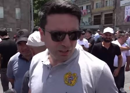 «ГД»: Тема телефонного разговора между Суреном Папикяном и Дианой Гаспарян никого не интересует