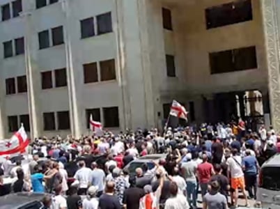 Более 50 сотрудников СМИ пострадали в ходе акции противников марша ЛГБТ в Тбилиси