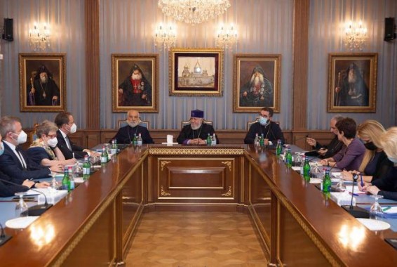 Католикос Всех Армян принял комиссара ЕС по вопросам расширения и европейской политики соседства