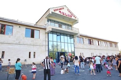 Выстрелы в Ереване: в полицейское отделение доставлены 6 человек