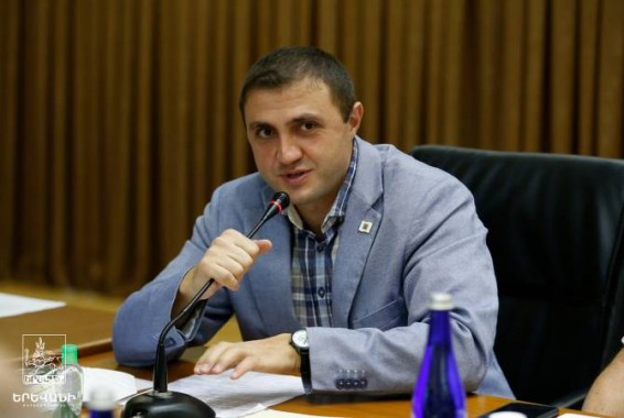 Арман Антонян, член фракции Мой шаг, получил ножевое ранение