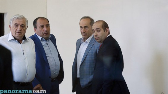 Заседание суда по делу Роберта Кочаряна и Армена Геворкяна отложено на неделю