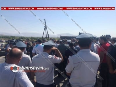 Из-за проблем с закупкой винограда жители нескольких сел перекрыли трассу Ереван – Ерасх