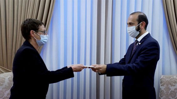 ՀՀ-ում Ֆրանսիայի նորանշանակ դեսպան Անն Լույոն հավատարմագրերի պատճենն է հանձնել