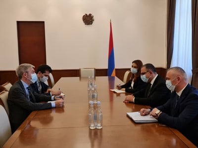 Министр финансов Армении принял посла Швеции