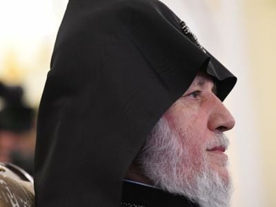 Католикос Армении верит, что страна преодолеет трудности с помощью России