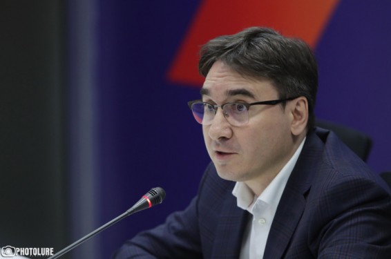 Ադրբեջանական նոր դրոշի գույները՝ փող և իսլամ. Արմեն Գևորգյան