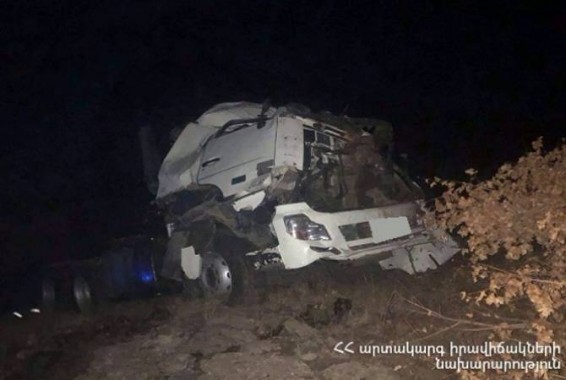 Автоцистерна  иранца  перевернулась  в  ущелье  на  трассе  Мегри-Капан.  Водитель   госпитализирован