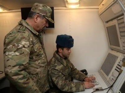 Министр обороны Азербайджана проверил подготовку к зиме дислоцированных на границе подразделений