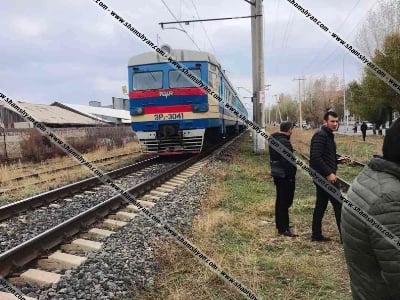 Երեւան-Գյումրի մարդատար գնացքը վրաերթի է ենթարկել գծերի վրա հայտնված կնոջը, վերջինս տեղում մահացել է