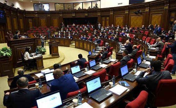 В армянском парламенте шестнадцать долларовых миллионеров