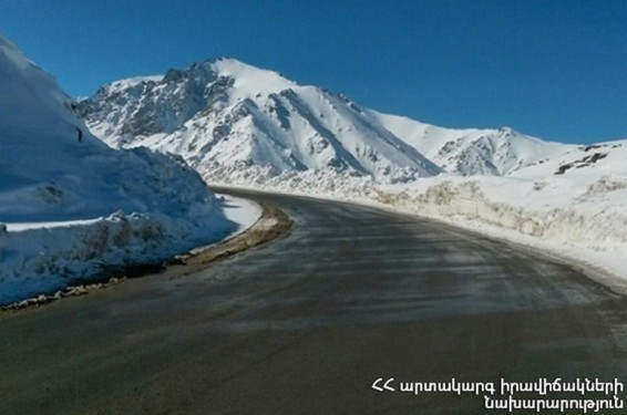 Արագածոտնի մարզի Ապարան-Արագած, Շիրակի մարզի Վարդաղբյուր-Բավրա և Արթիկ-Ալագյազ ավտոճանապարհներին տեղ-տեղ առկա է մերկասառույց
